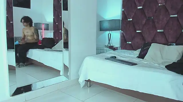 TonyBenedetti élő XXX-chatje