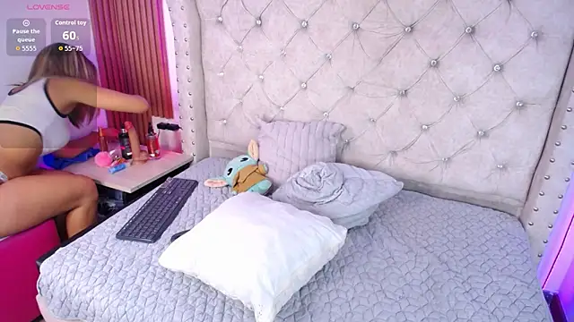 Elizabeth_Evans1 Chat XXX live