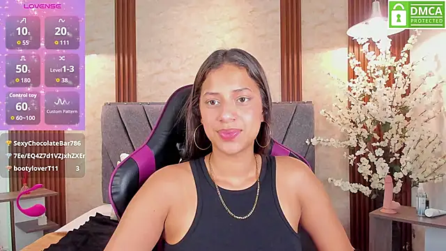 Atiena_'s Live XXX Chat