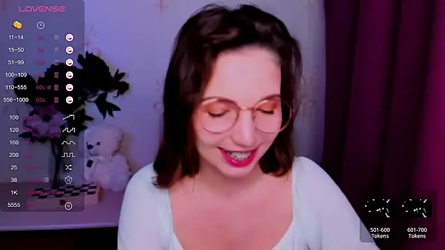 Chat XXX en directo de KindHazelHere_