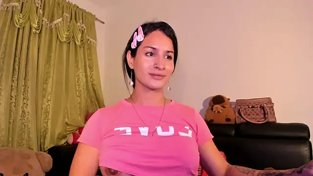 jennifer_ts' Webcam Show