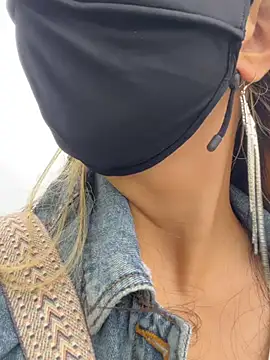 zzdd999 网络视讯表演