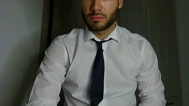 Justynn1: διαδικτυακό σόου στην κάμερα