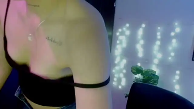 Онлайн чат XXX LucyArcy