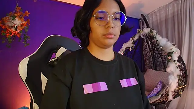 Emmapark_ লাইভ XXX চ্যাট