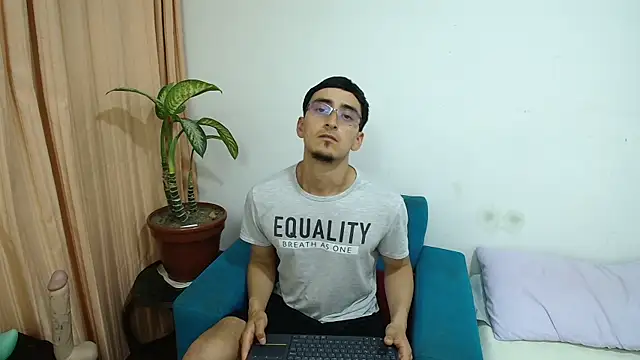 Webkamerová show versatileguuy