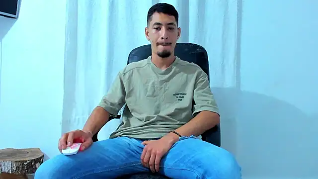 Chandler_ken লাইভ XXX চ্যাট