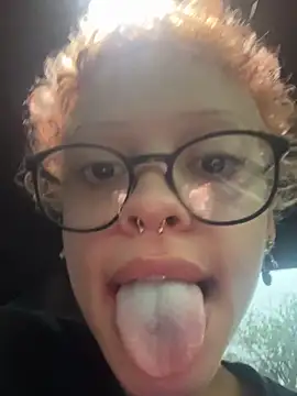 jojosbizarrelyf's Webcam Show