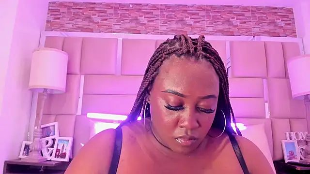 ShaniaBrownn's Live XXX Chat