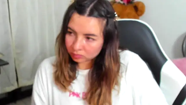 Czat XXX na żywo – __Emma__11__Lecat_