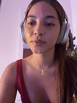 AkiraY10 élő XXX-chatje