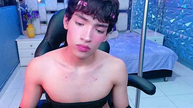 AlecciaNova's Webcam Show