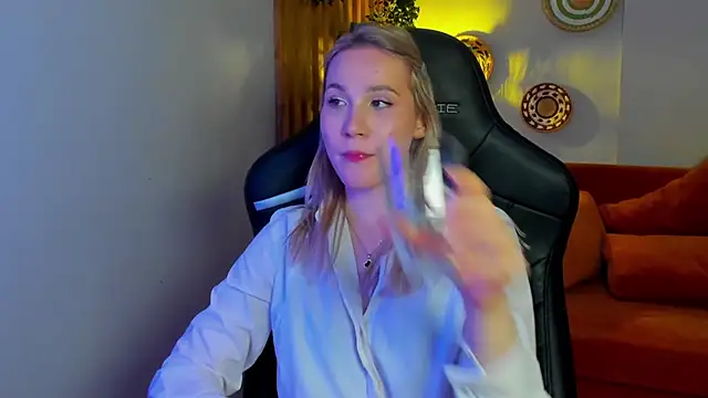 ElaraVoltage Live XXX Chat