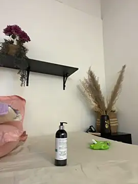 GiaValenti: вебкам-шоу