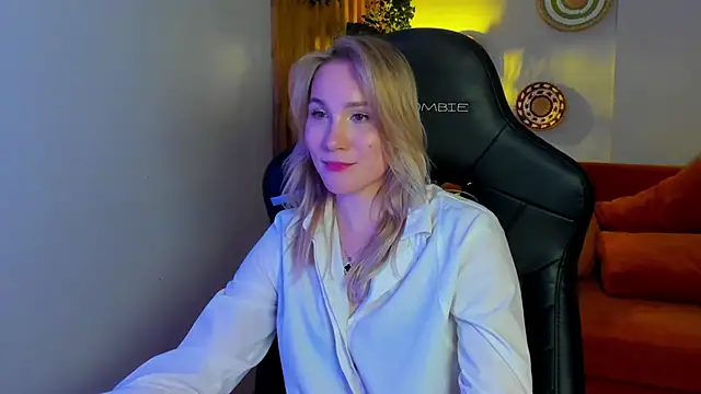 ElaraVoltage Chat XXX in diretta