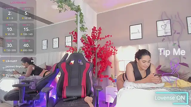 Kiara_Kismet_ 现场XXX聊天