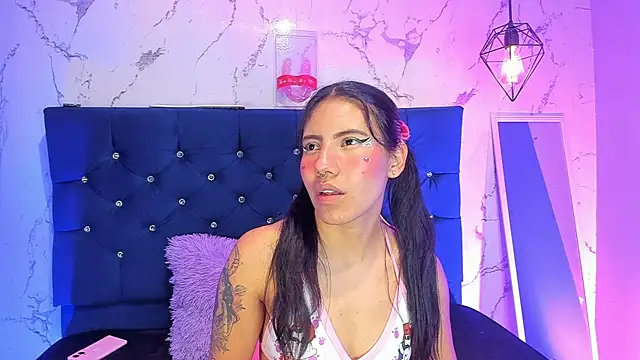 Dakotaa_Johnson Adlı Modelin Web Kamerası Şovu