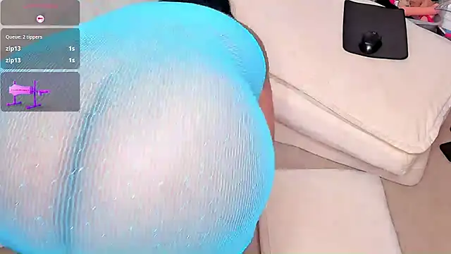 Chat XXX en directo de CarmenCash__