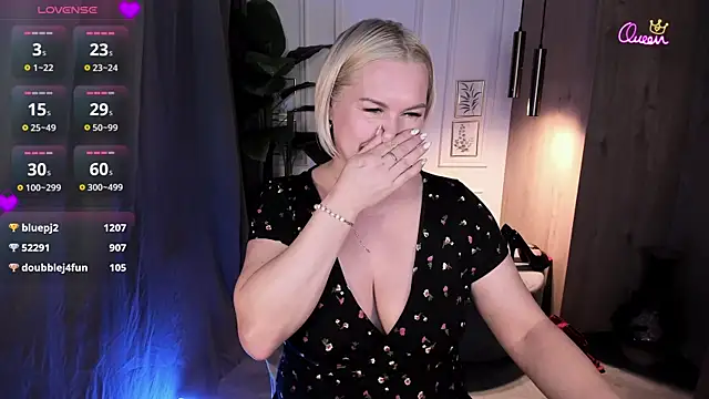 YolandaKiss' Live XXX Chat