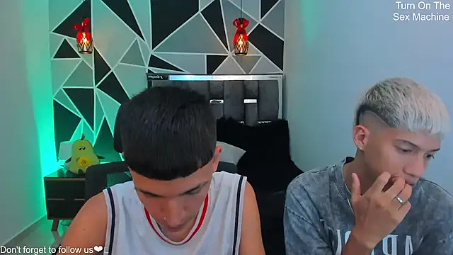 Juan_Nd_Steven: διαδικτυακό σόου στην κάμερα