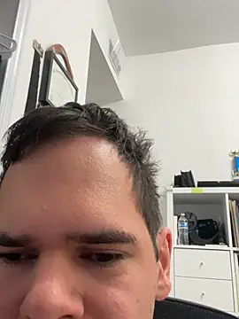 awesomemilkss Show in webcam