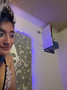 LunaisBack Webcamshow