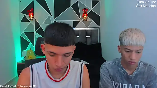 Juan_Nd_Steven: διαδικτυακό σόου στην κάμερα