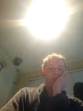 piercingpik's Live XXX Chat