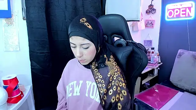 chaymae_nah_: απευθείας συνομιλία ΧΧΧ