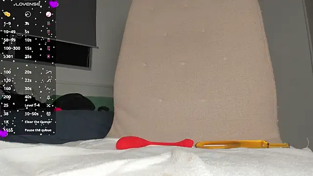 laura-hills18 Live XXX Chat