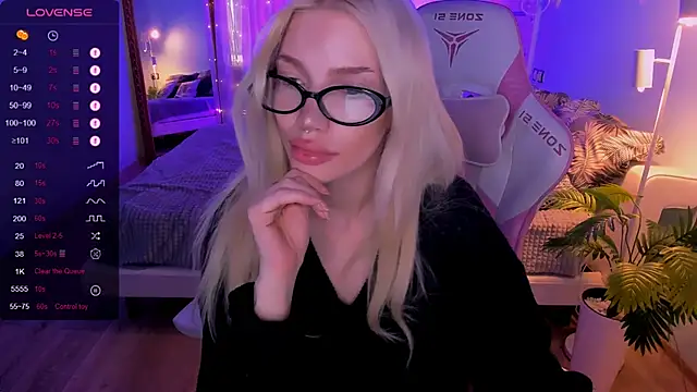 AnyaTaylor_ Show Webcam