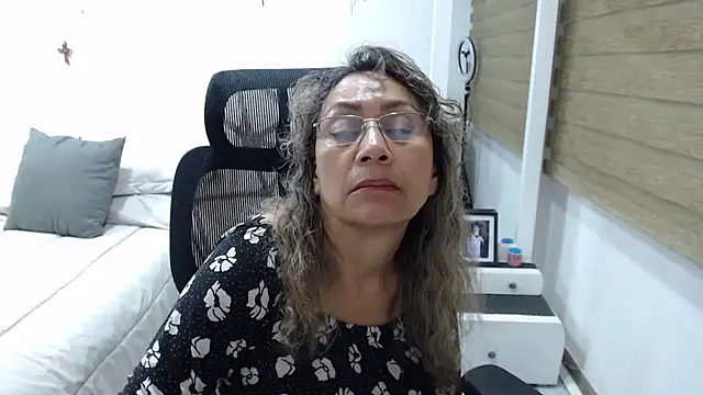 jesy_hot Chat XXX live