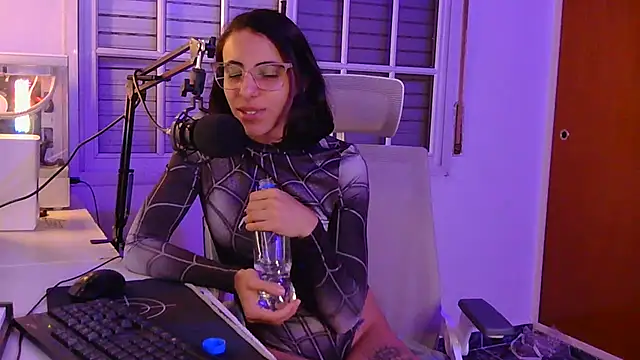 Poison_Ivy_29: онлайн-секс-чат