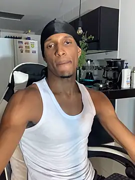 Chat +18 de Adam_Byker ao vivo