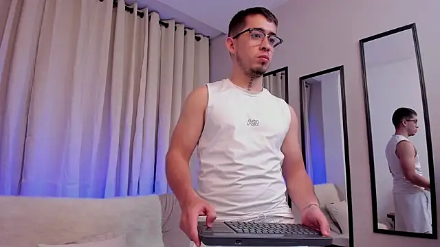 Tommas_Jhonson Chat XXX in diretta