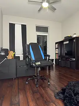 TilaTotti 现场XXX聊天