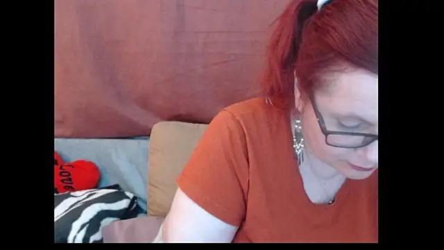 PlayfullMature élő XXX-chatje