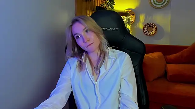 ElaraVoltage Adlı Modelin Canlı XXX Sohbeti