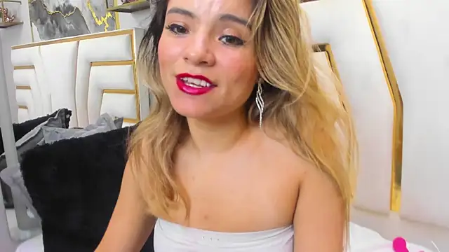 NalaRosse Adlı Modelin Canlı XXX Sohbeti