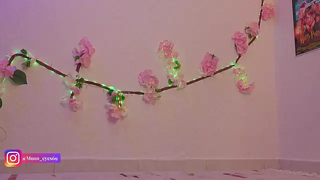 Moon_eyes' Live XXX Chat