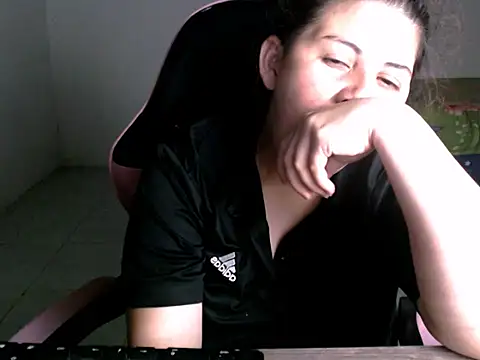 katiaerotic webcam show