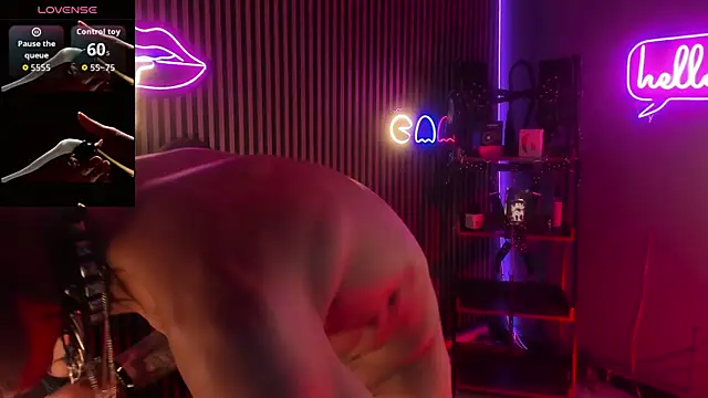 Maximoking26: διαδικτυακό σόου στην κάμερα