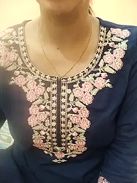 Rising_Queen Adlı Modelin Canlı XXX Sohbeti