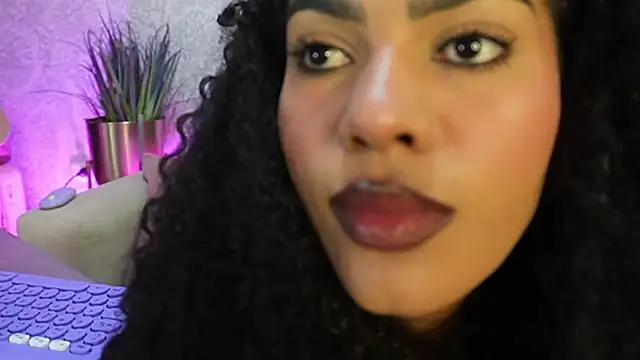 HOTBLACKANDWHITE2's Live XXX Chat