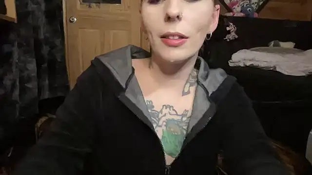 TeenyDoll Show in webcam