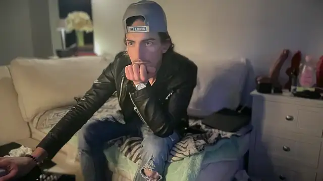 DylanBrook Adlı Modelin Canlı XXX Sohbeti