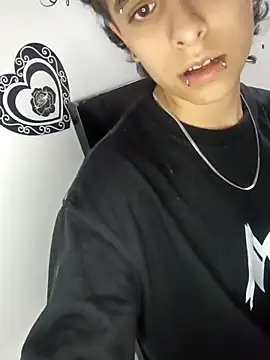 LatinHeatX22 live XXX chat