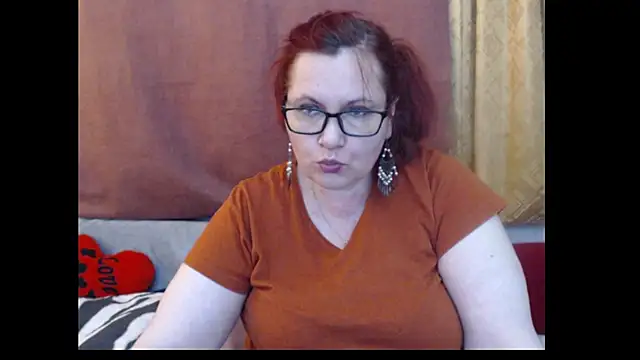 PlayfullMature's Live XXX Chat