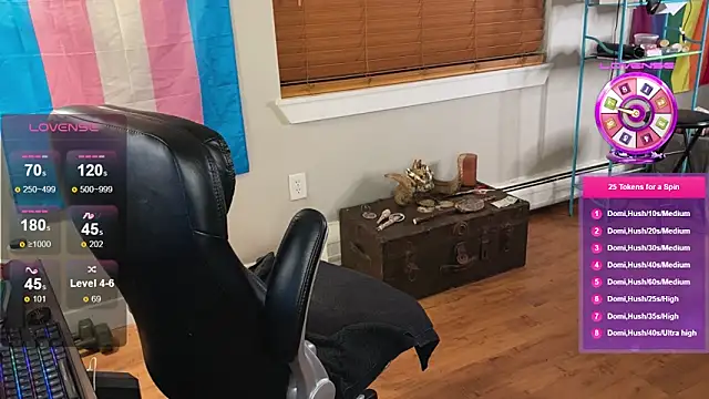 luluvaladon: διαδικτυακό σόου στην κάμερα