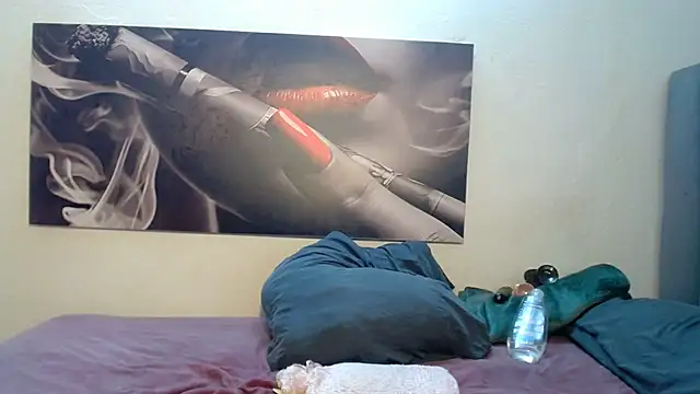 Lola-77: διαδικτυακό σόου στην κάμερα